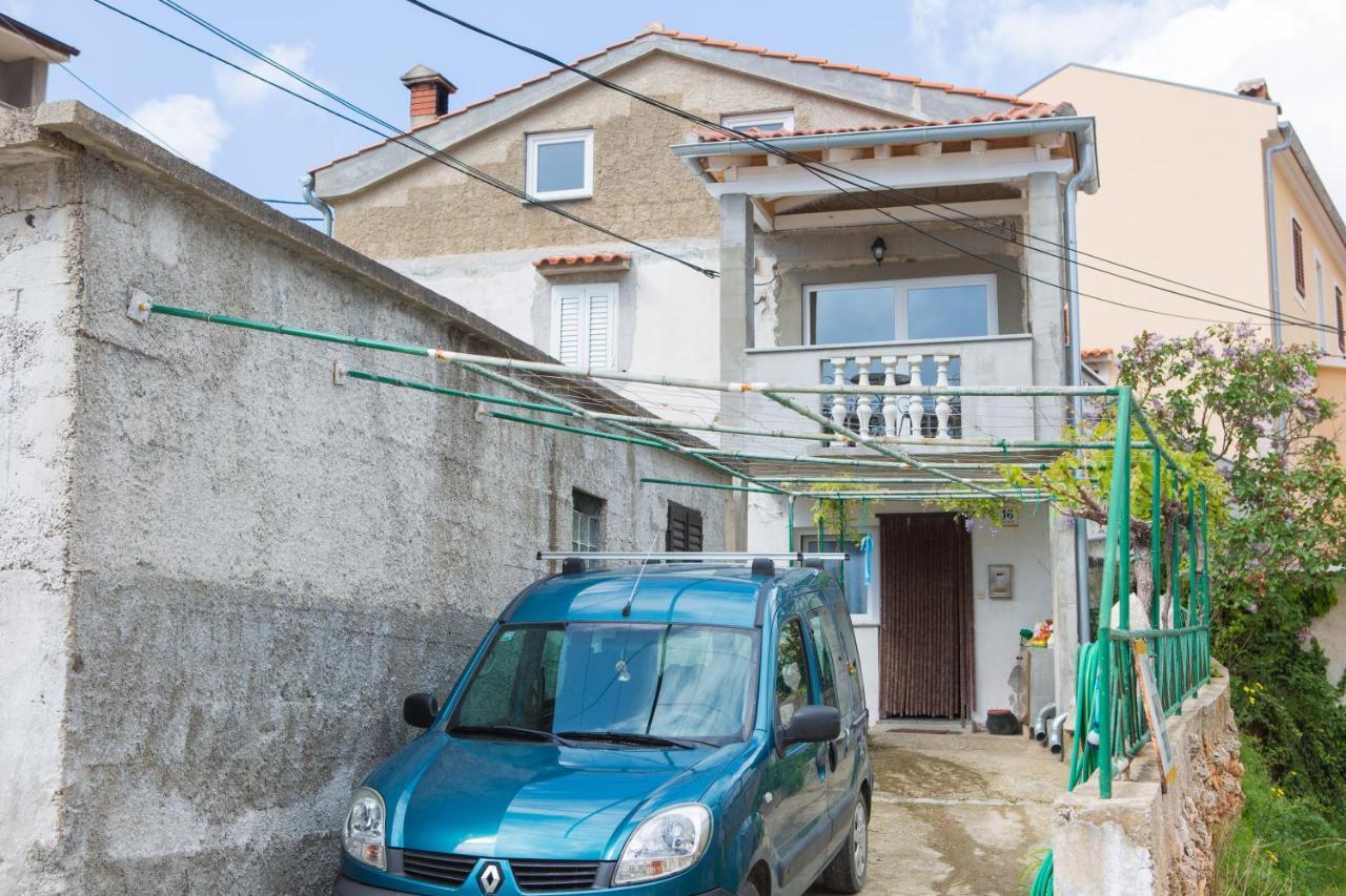 Retro Apartment Vrbnik